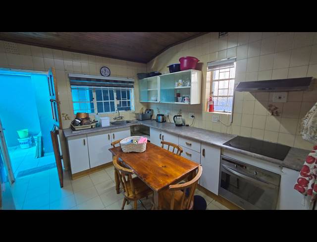 3 BEDROOM FREEHOLD FOR SALE IN REGENTS PARK